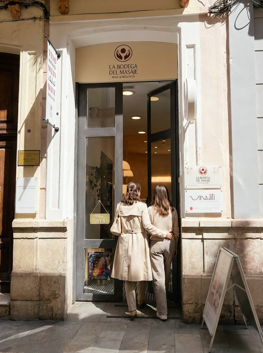 Entrada de La Bodega del Masaje en la calle Echegaray, 5, en el centro histórico de Málaga